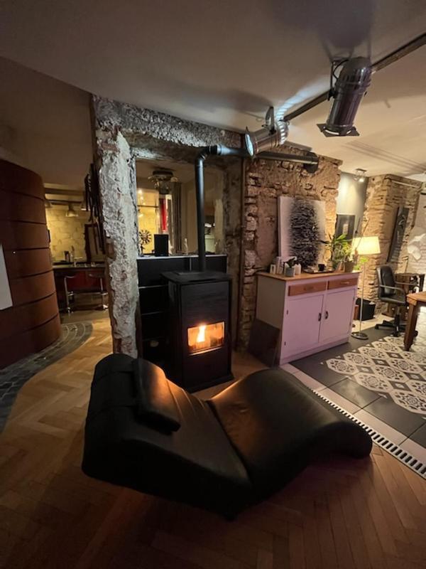 L'Appartement - Chambre Avec Salle De Bains Et Wc Dans Une Galerie D'Art Montbéliard Eksteriør billede