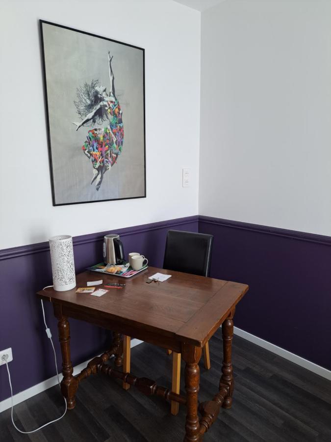 L'Appartement - Chambre Avec Salle De Bains Et Wc Dans Une Galerie D'Art Montbéliard Eksteriør billede