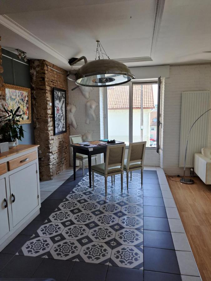 L'Appartement - Chambre Avec Salle De Bains Et Wc Dans Une Galerie D'Art Montbéliard Eksteriør billede