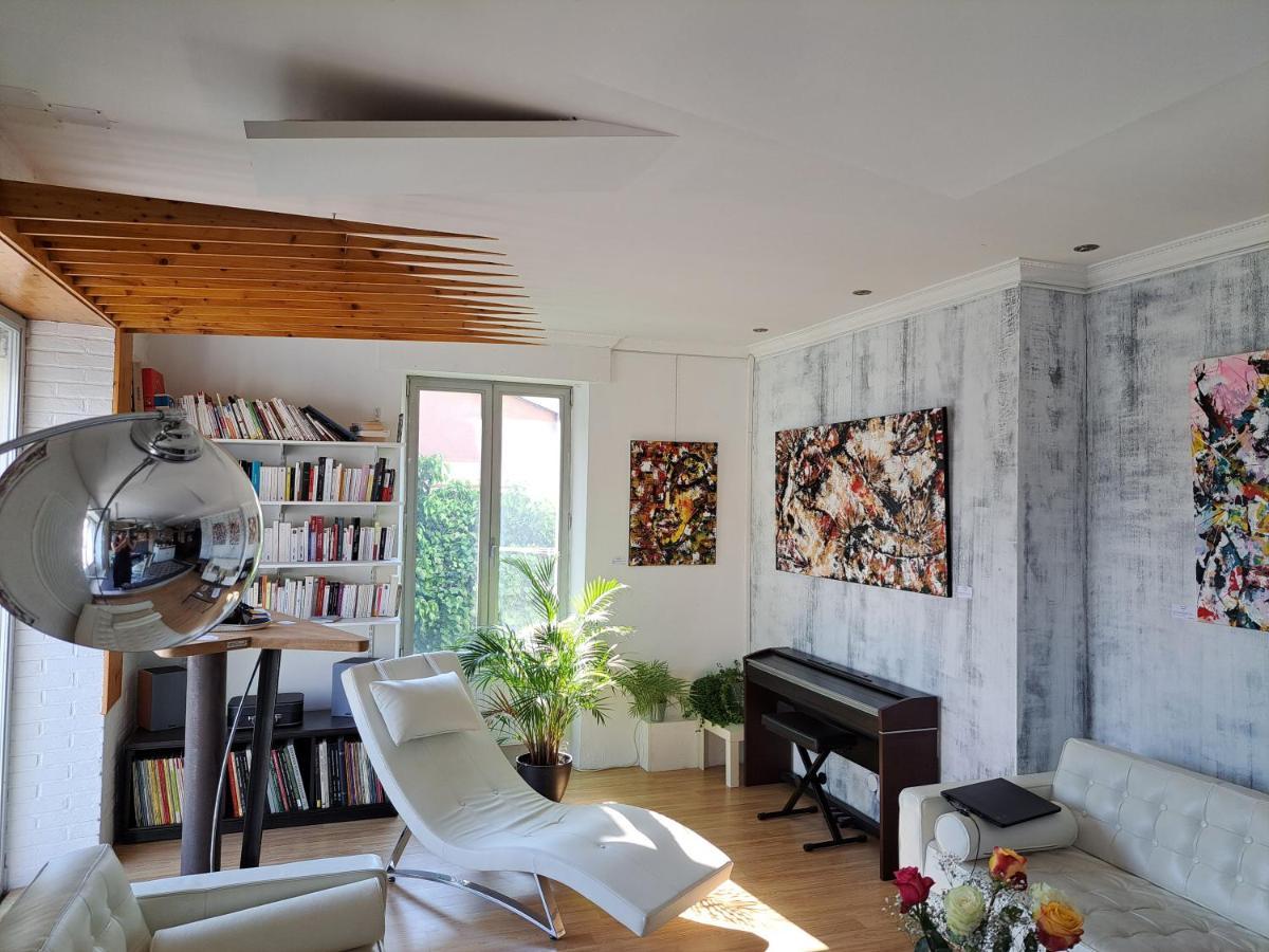 L'Appartement - Chambre Avec Salle De Bains Et Wc Dans Une Galerie D'Art Montbéliard Eksteriør billede