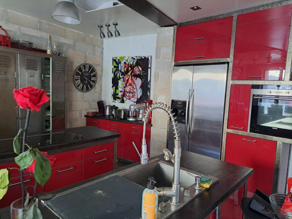 L'Appartement - Chambre Avec Salle De Bains Et Wc Dans Une Galerie D'Art Montbéliard Eksteriør billede